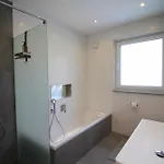 Grosses Mit Kueche, Dusche, Badewanne, Balkon, Parkplatz Vor Dem Haus, Ruhig Gelegen, Ada4