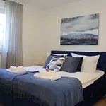 Grosses Mit Kueche, Dusche, Badewanne, Balkon, Parkplatz Vor Dem Haus, Ruhig Gelegen, Ada4