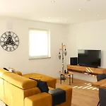 Appartement Grosses Mit Kueche, Dusche, Badewanne, Balkon, Parkplatz Vor Dem Haus, Ruhig Gelegen, Ada4