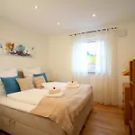 Grosses Mit Kueche, Dusche, Badewanne, Balkon, Parkplatz Vor Dem Haus, Ruhig Gelegen, Ada4 *