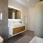 Grosses Mit Kueche, Dusche, Badewanne, Balkon, Parkplatz Vor Dem Haus, Ruhig Gelegen, Ada4