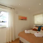 Appartement Grosses Mit Kueche, Dusche, Badewanne, Balkon, Parkplatz Vor Dem Haus, Ruhig Gelegen, Ada4 Kulmbach