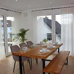 Grosses Mit Kueche, Dusche, Badewanne, Balkon, Parkplatz Vor Dem Haus, Ruhig Gelegen, Ada4 Appartement
