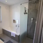 Grosses Mit Kueche, Dusche, Badewanne, Balkon, Parkplatz Vor Dem Haus, Ruhig Gelegen, Ada4 Kulmbach