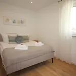 Grosses Mit Kueche, Dusche, Badewanne, Balkon, Parkplatz Vor Dem Haus, Ruhig Gelegen, Ada4 Appartement