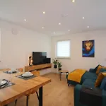 Grosses Mit Kueche, Dusche, Badewanne, Balkon, Parkplatz Vor Dem Haus, Ruhig Gelegen, Ada4