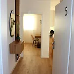 Grosses Mit Kueche, Dusche, Badewanne, Balkon, Parkplatz Vor Dem Haus, Ruhig Gelegen, Ada4 * Kulmbach