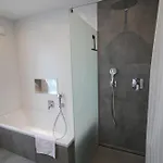 Grosses Mit Kueche, Dusche, Badewanne, Balkon, Parkplatz Vor Dem Haus, Ruhig Gelegen, Ada4 Appartement Kulmbach