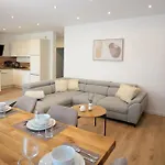 Appartement Grosses Mit Kueche, Dusche, Badewanne, Balkon, Parkplatz Vor Dem Haus, Ruhig Gelegen, Ada4
