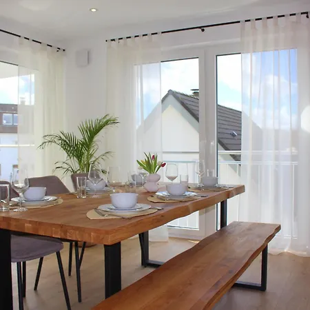Grosses Mit Kueche, Dusche, Badewanne, Balkon, Parkplatz Vor Dem Haus, Ruhig Gelegen, Ada4