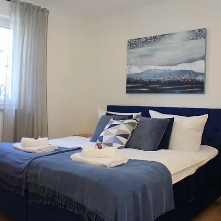 Grosses Mit Kueche, Dusche, Badewanne, Balkon, Parkplatz Vor Dem Haus, Ruhig Gelegen, Ada4