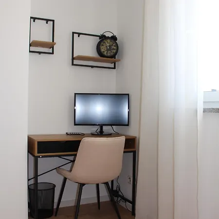 Grosses Mit Kueche, Dusche, Badewanne, Balkon, Parkplatz Vor Dem Haus, Ruhig Gelegen, Ada4 クルムバッハ