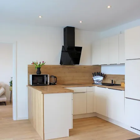 アパート Grosses Mit Kueche, Dusche, Badewanne, Balkon, Parkplatz Vor Dem Haus, Ruhig Gelegen, Ada4 *