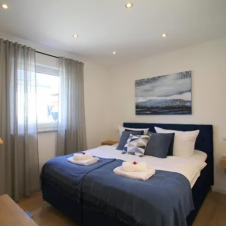 Grosses Mit Kueche, Dusche, Badewanne, Balkon, Parkplatz Vor Dem Haus, Ruhig Gelegen, Ada4