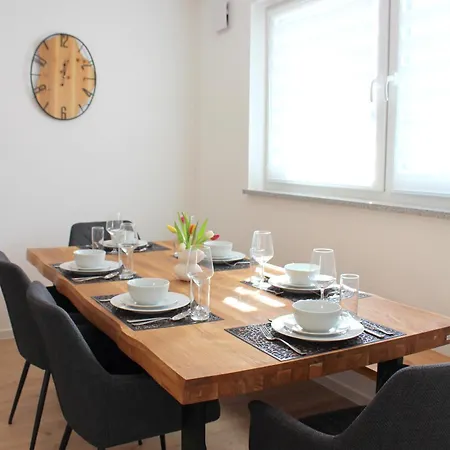 Grosses Mit Kueche, Dusche, Badewanne, Balkon, Parkplatz Vor Dem Haus, Ruhig Gelegen, Ada4 クルムバッハ