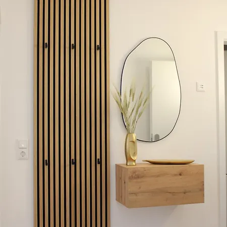 Grosses Mit Kueche, Dusche, Badewanne, Balkon, Parkplatz Vor Dem Haus, Ruhig Gelegen, Ada4 アパート *