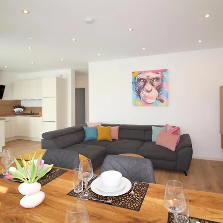 Daire Grosses Mit Kueche, Dusche, Badewanne, Balkon, Parkplatz Vor Dem Haus, Ruhig Gelegen, Ada4 *