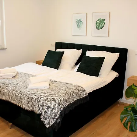 アパート Grosses Mit Kueche, Dusche, Badewanne, Balkon, Parkplatz Vor Dem Haus, Ruhig Gelegen, Ada4