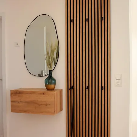 Grosses Mit Kueche, Dusche, Badewanne, Balkon, Parkplatz Vor Dem Haus, Ruhig Gelegen, Ada4 アパート *