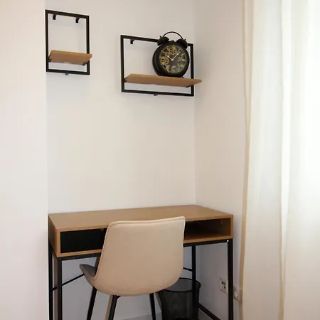Grosses Mit Kueche, Dusche, Badewanne, Balkon, Parkplatz Vor Dem Haus, Ruhig Gelegen, Ada4 * クルムバッハ