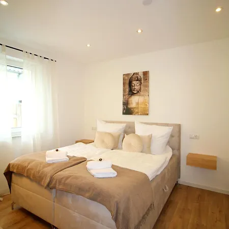 Grosses Mit Kueche, Dusche, Badewanne, Balkon, Parkplatz Vor Dem Haus, Ruhig Gelegen, Ada4 アパート *
