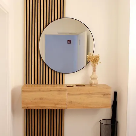 Grosses Mit Kueche, Dusche, Badewanne, Balkon, Parkplatz Vor Dem Haus, Ruhig Gelegen, Ada4 *