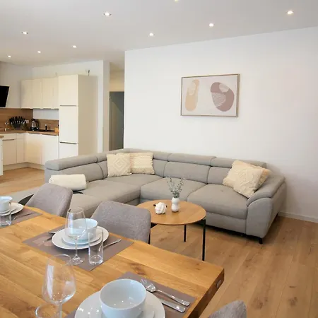 アパート Grosses Mit Kueche, Dusche, Badewanne, Balkon, Parkplatz Vor Dem Haus, Ruhig Gelegen, Ada4