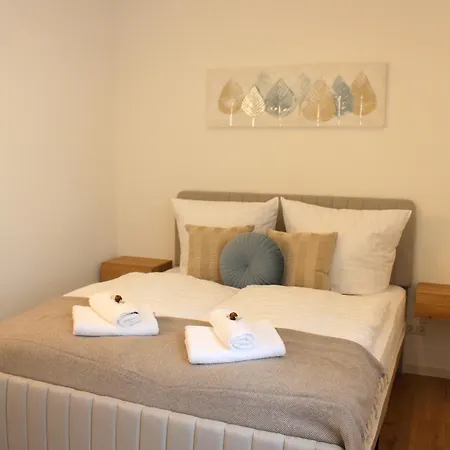 Grosses Mit Kueche, Dusche, Badewanne, Balkon, Parkplatz Vor Dem Haus, Ruhig Gelegen, Ada4 アパート