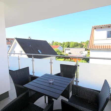 Grosses Mit Kueche, Dusche, Badewanne, Balkon, Parkplatz Vor Dem Haus, Ruhig Gelegen, Ada4 Daire *