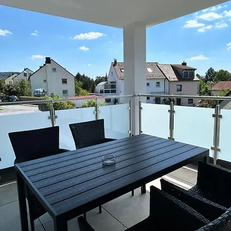 アパート Grosses Mit Kueche, Dusche, Badewanne, Balkon, Parkplatz Vor Dem Haus, Ruhig Gelegen, Ada4 クルムバッハ