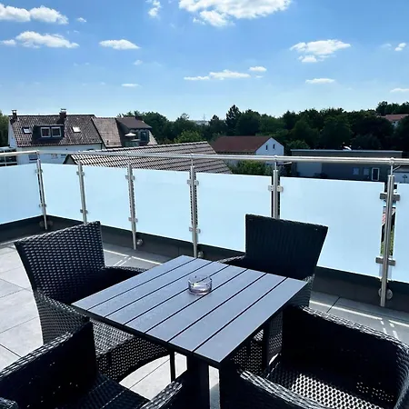 Grosses Mit Kueche, Dusche, Badewanne, Balkon, Parkplatz Vor Dem Haus, Ruhig Gelegen, Ada4 *