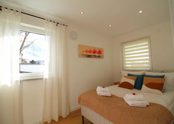 Daire Grosses Mit Kueche, Dusche, Badewanne, Balkon, Parkplatz Vor Dem Haus, Ruhig Gelegen, Ada4 Kulmbach