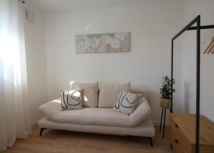 Grosses Mit Kueche, Dusche, Badewanne, Balkon, Parkplatz Vor Dem Haus, Ruhig Gelegen, Ada4 Daire Kulmbach