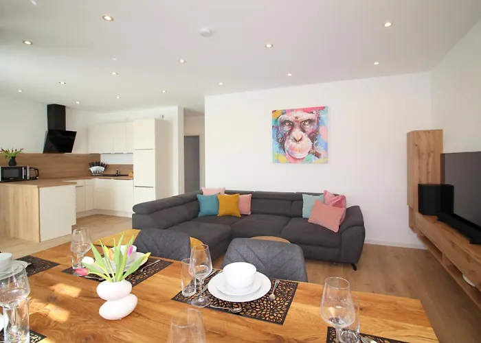 Daire Grosses Mit Kueche, Dusche, Badewanne, Balkon, Parkplatz Vor Dem Haus, Ruhig Gelegen, Ada4 *