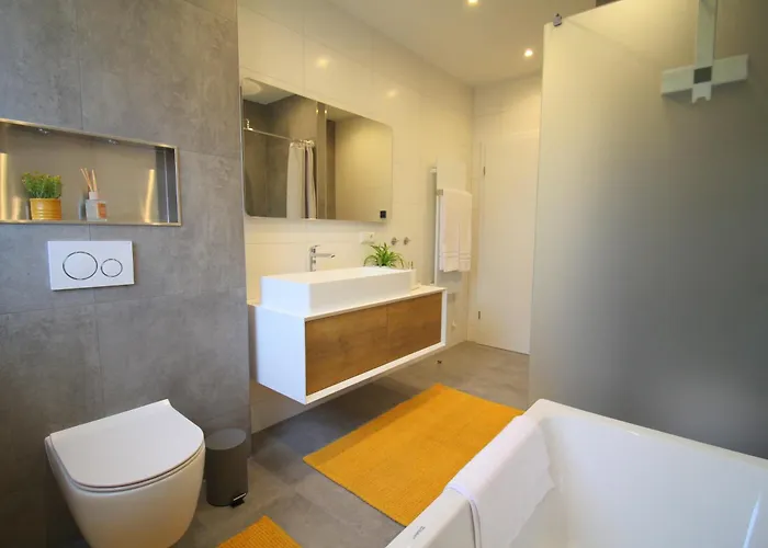 Grosses Mit Kueche, Dusche, Badewanne, Balkon, Parkplatz Vor Dem Haus, Ruhig Gelegen, Ada4 Kulmbach