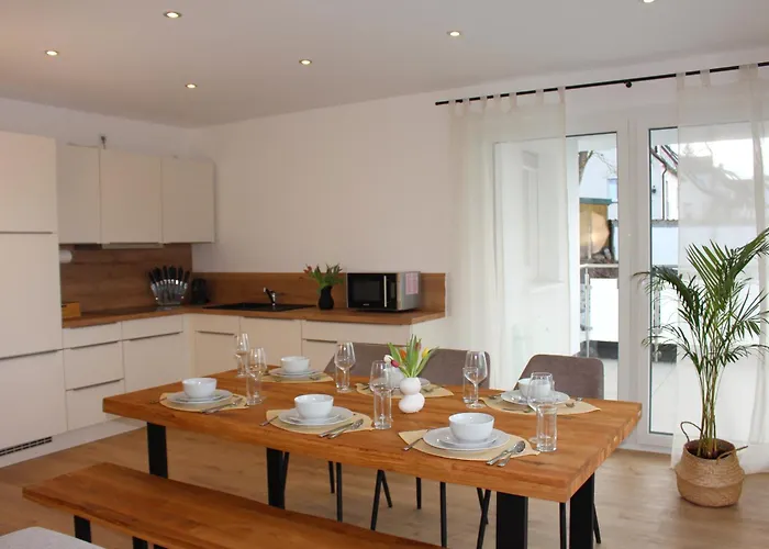 Grosses Mit Kueche, Dusche, Badewanne, Balkon, Parkplatz Vor Dem Haus, Ruhig Gelegen, Ada4 Daire *