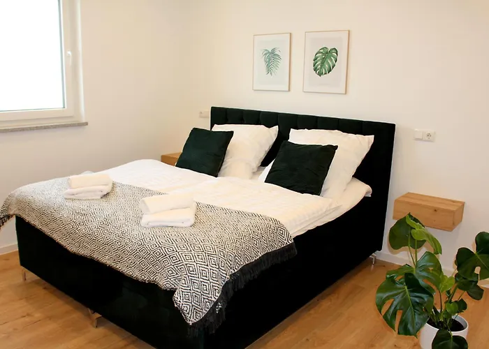 Daire Grosses Mit Kueche, Dusche, Badewanne, Balkon, Parkplatz Vor Dem Haus, Ruhig Gelegen, Ada4