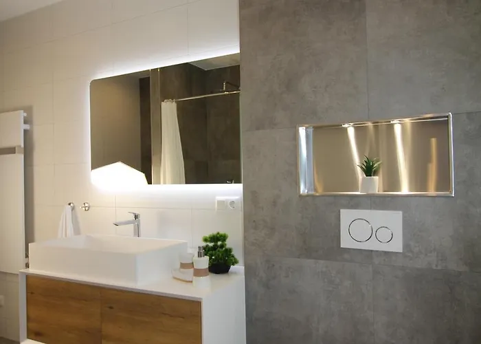 Grosses Mit Kueche, Dusche, Badewanne, Balkon, Parkplatz Vor Dem Haus, Ruhig Gelegen, Ada4 Daire Kulmbach
