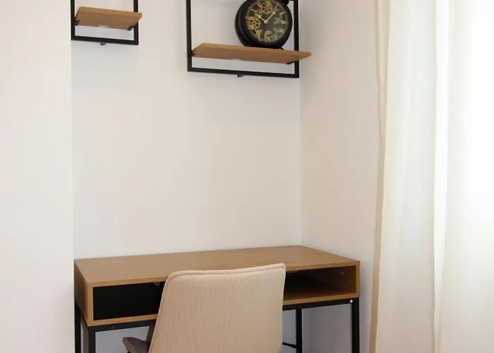 Grosses Mit Kueche, Dusche, Badewanne, Balkon, Parkplatz Vor Dem Haus, Ruhig Gelegen, Ada4 * Kulmbach