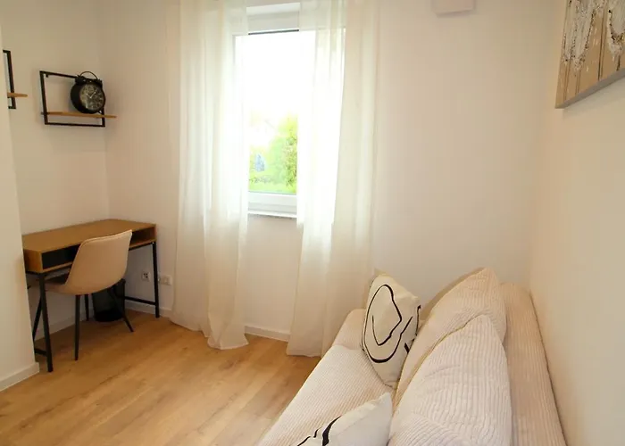 Grosses Mit Kueche, Dusche, Badewanne, Balkon, Parkplatz Vor Dem Haus, Ruhig Gelegen, Ada4 Daire Kulmbach