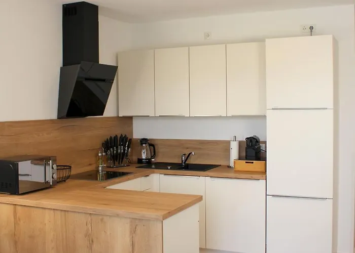 Grosses Mit Kueche, Dusche, Badewanne, Balkon, Parkplatz Vor Dem Haus, Ruhig Gelegen, Ada4 * Kulmbach