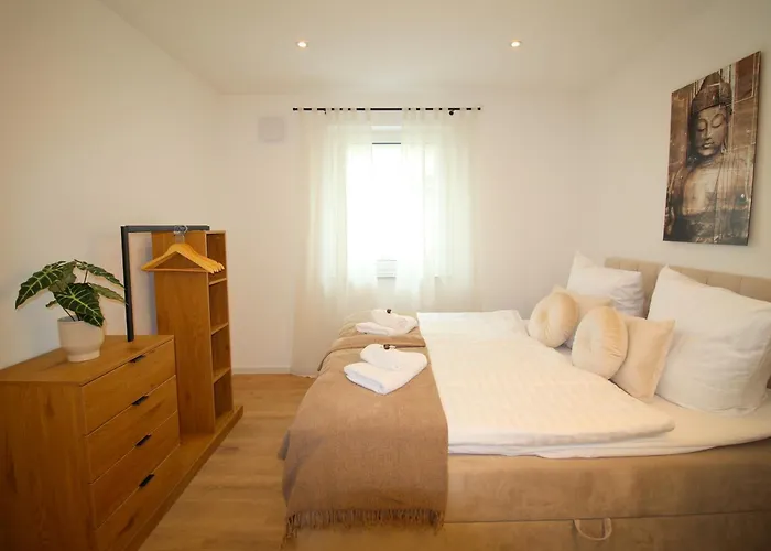 Grosses Mit Kueche, Dusche, Badewanne, Balkon, Parkplatz Vor Dem Haus, Ruhig Gelegen, Ada4 Kulmbach