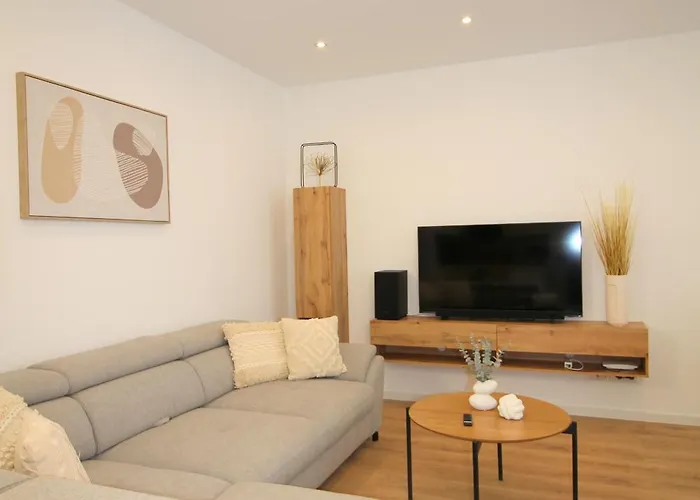Grosses Mit Kueche, Dusche, Badewanne, Balkon, Parkplatz Vor Dem Haus, Ruhig Gelegen, Ada4 Daire Kulmbach