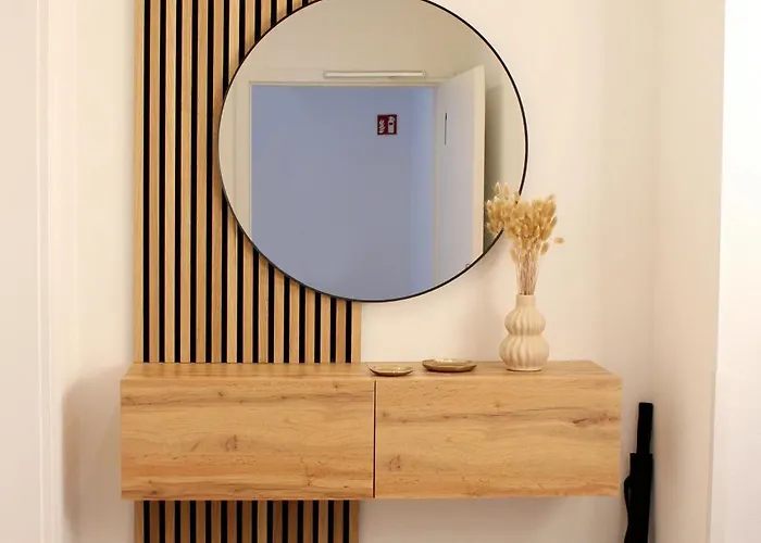 Grosses Mit Kueche, Dusche, Badewanne, Balkon, Parkplatz Vor Dem Haus, Ruhig Gelegen, Ada4 *