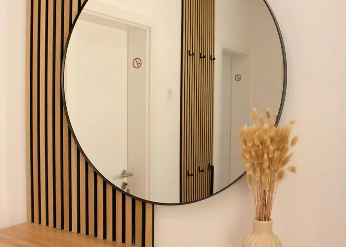 Grosses Mit Kueche, Dusche, Badewanne, Balkon, Parkplatz Vor Dem Haus, Ruhig Gelegen, Ada4 Daire *