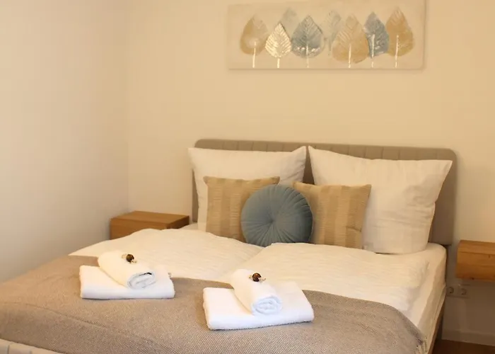 Grosses Mit Kueche, Dusche, Badewanne, Balkon, Parkplatz Vor Dem Haus, Ruhig Gelegen, Ada4 Daire