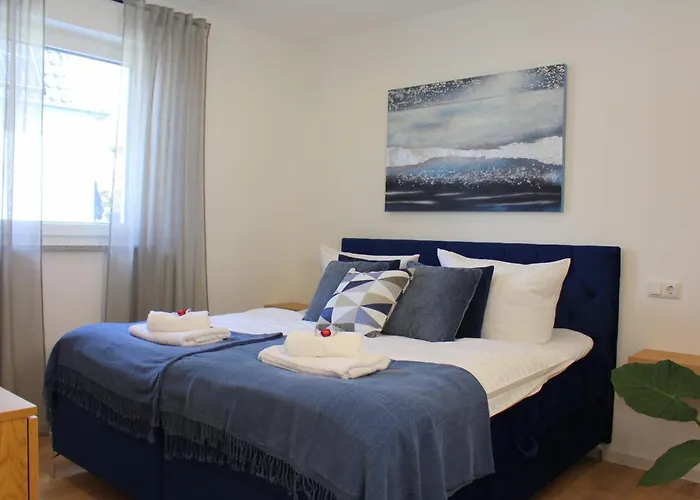 Grosses Mit Kueche, Dusche, Badewanne, Balkon, Parkplatz Vor Dem Haus, Ruhig Gelegen, Ada4